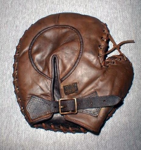 D&M V Notch Basemitt 2 Back